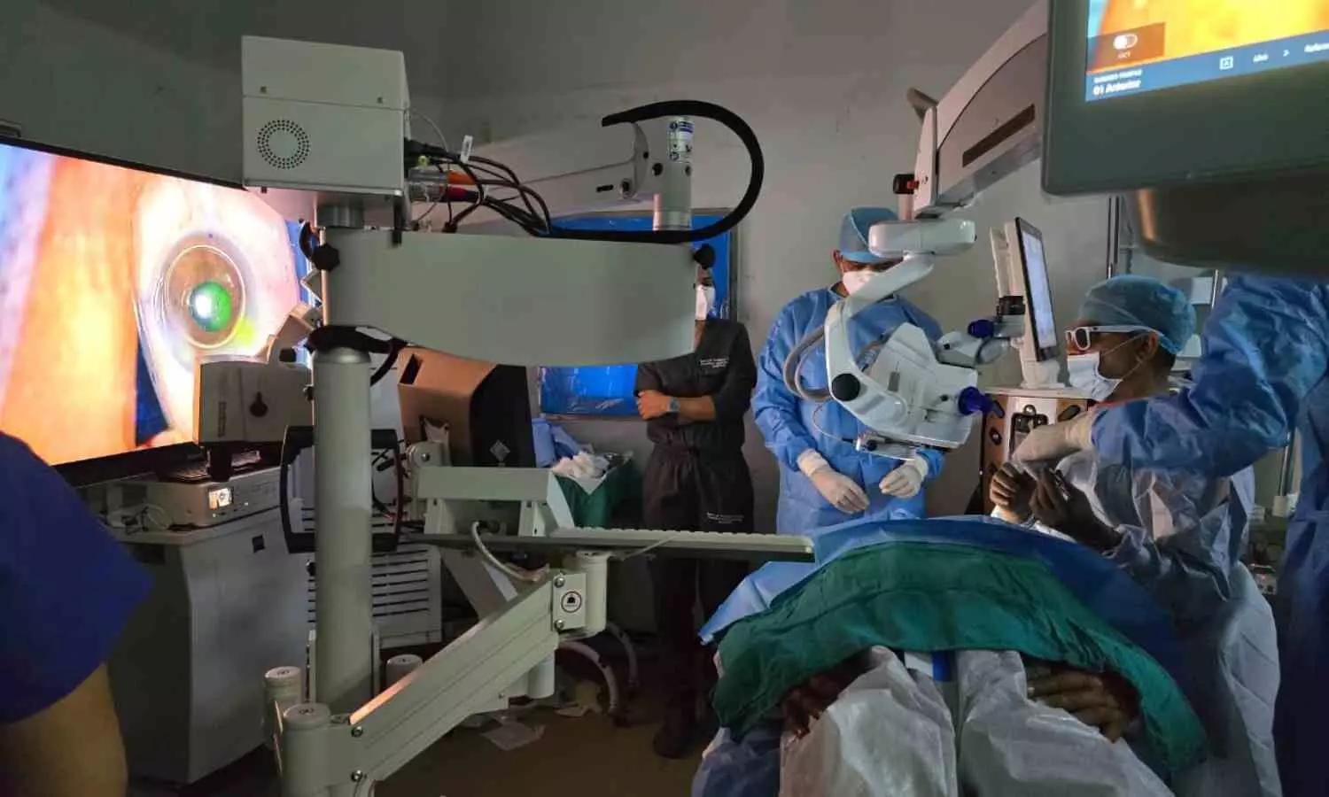 Army Hospital Delhi performs Indias first 3D Flex Aqueous Angiography with iStent