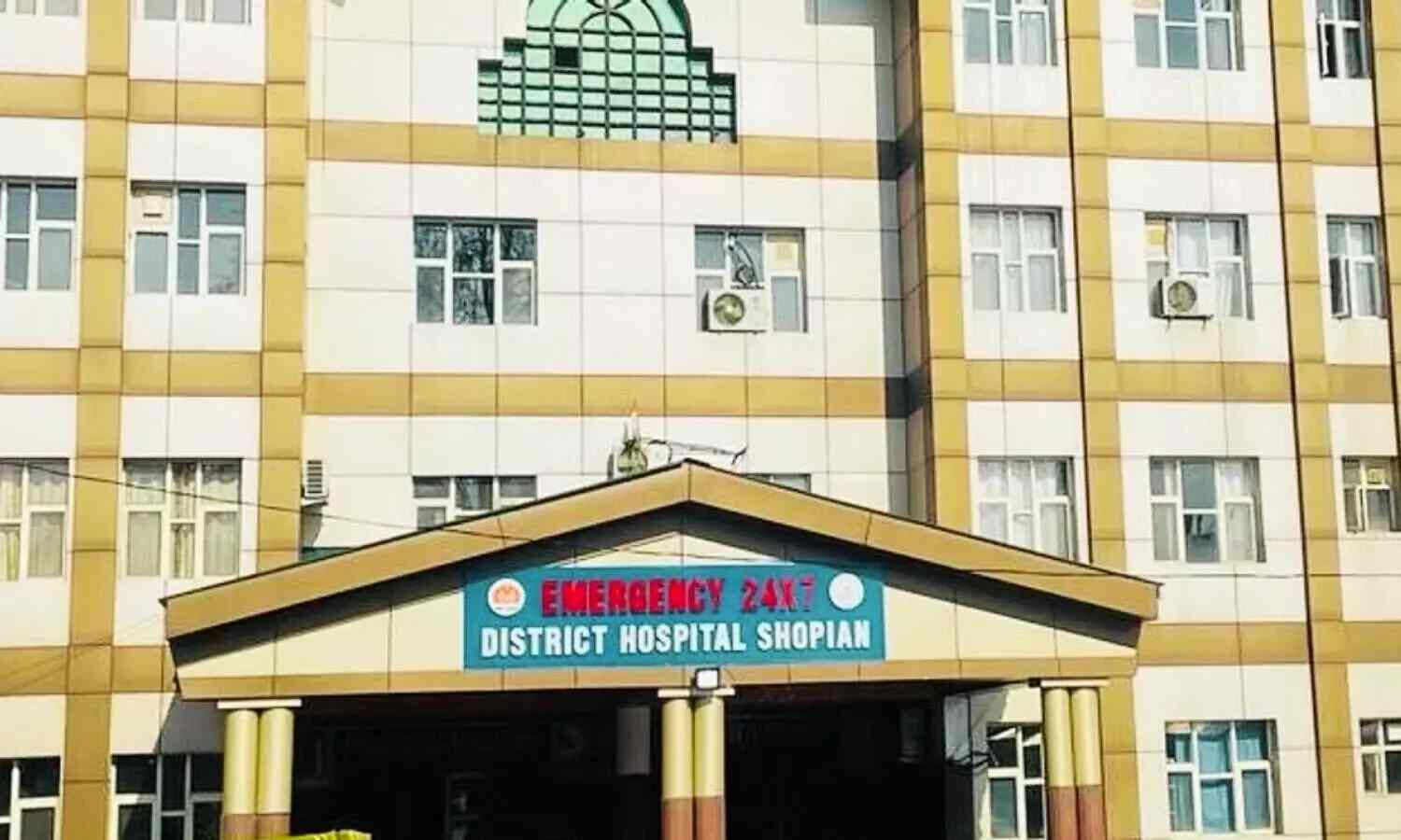Gynaecologist rides excavator to reach Shopian hospital amid waist-deep snow