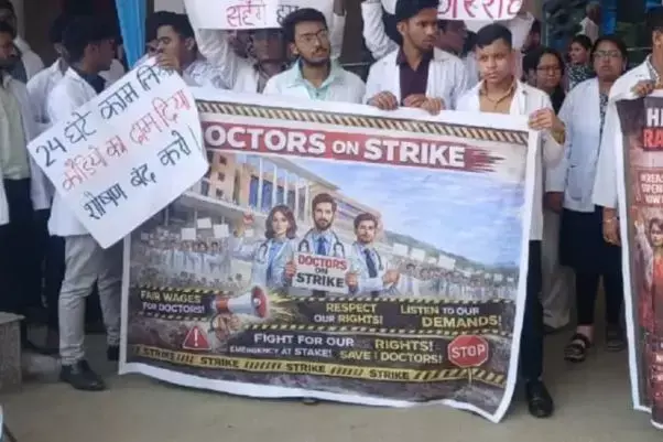 Jamshedpur: Junior doctors strike at MGM Hospital over stipend hike, services disrupted Jamshedpur: Junior doctors strike at MGM Hospital over stipend hike, services disrupted