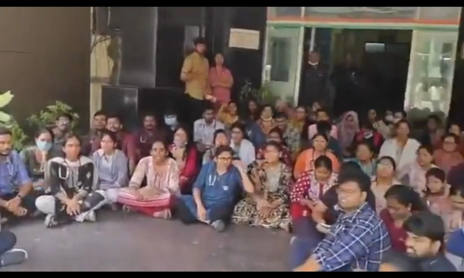 Niloufer Hospital 2nd year PG medico assaulted; doctors demand special protection force deployment