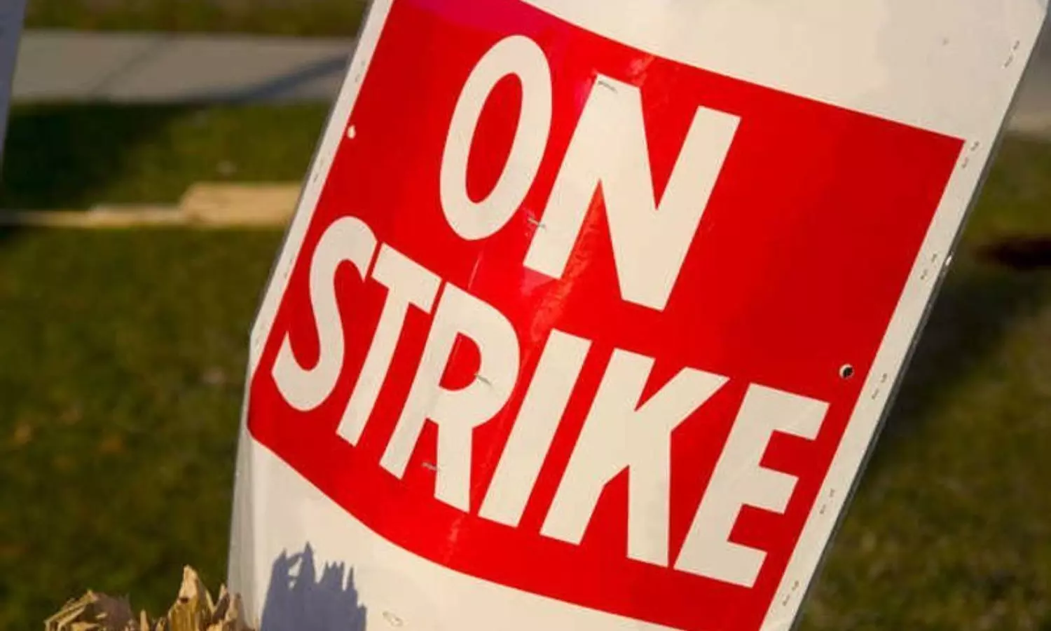 Salary Delay Triggers Strike by 550 Outsourced Staff, Disrupts Civil Hospital Services. Salary Delay Triggers Strike by 550 Outsourced Staff, Disrupts Civil Hospital Services.