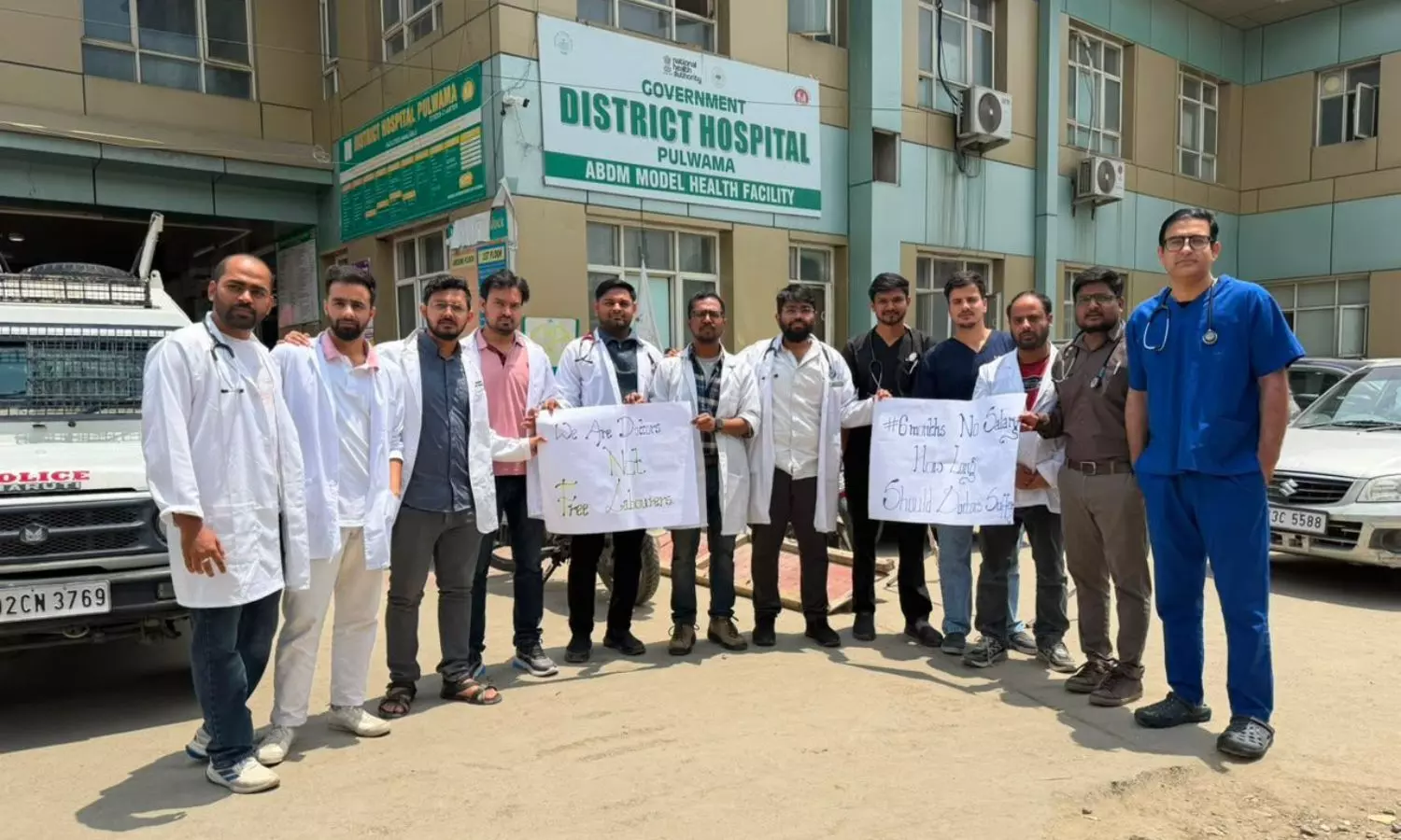 Doctors in J&K Protest Over Six-Month Stipend Delay Doctors in J&K Protest Over Six-Month Stipend Delay