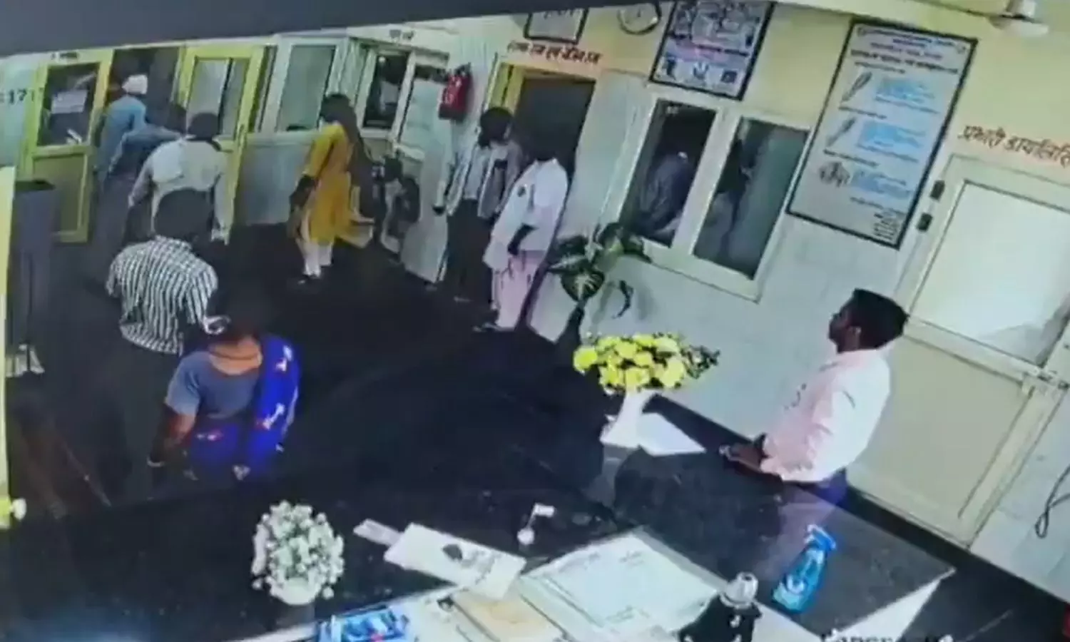 Shahjahanpur Medical College: Female dialysis trainee dragged, staff assaulted in mob attack Shahjahanpur Medical College: Female dialysis trainee dragged, staff assaulted in mob attack