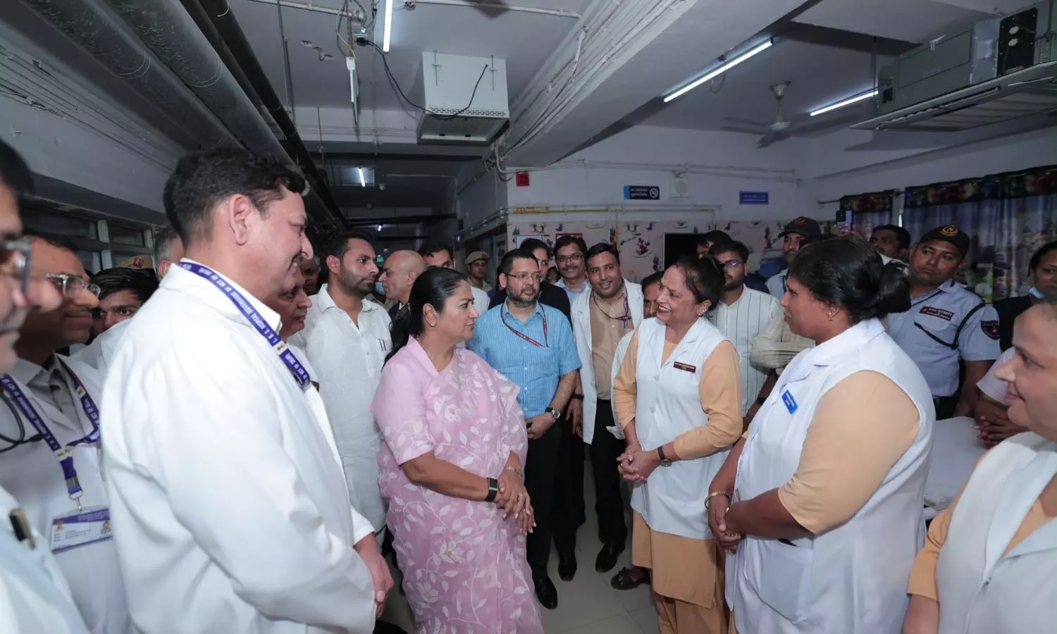 Delhi CM visits Lal Bahadur Shastri Hospital Delhi CM visits Lal Bahadur Shastri Hospital