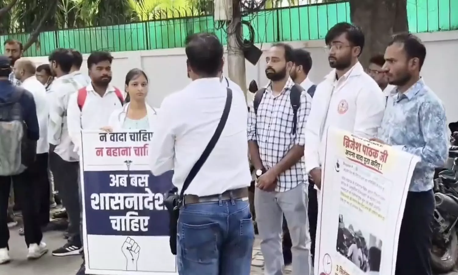 UP Bonded Doctors on Hunger Strike UP Bonded Doctors on Hunger Strike