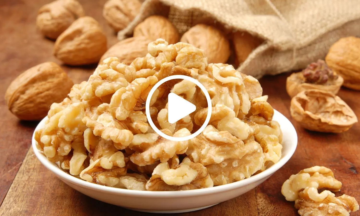 Eating Walnuts Every Day Linked to Better Mood and Serotonin Metabolism Changes: Study Eating Walnuts Every Day Linked to Better Mood and Serotonin Metabolism Changes: Study