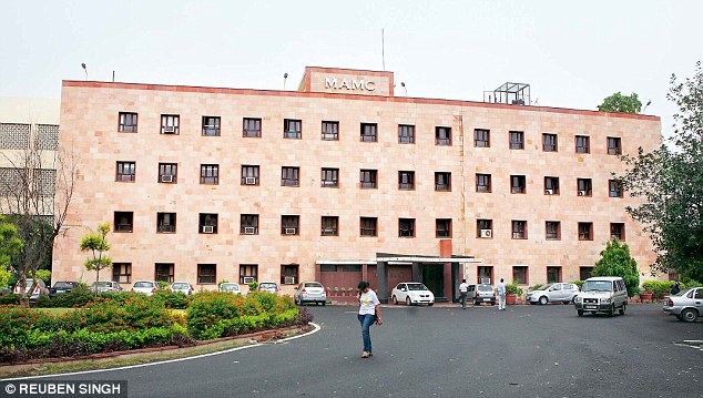 New Delhi: MAMC faculty protests, to meet Health Minister on 17th June