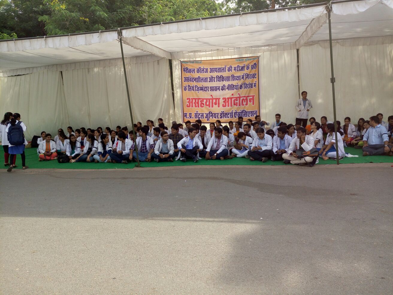 MP central JDA begins its Asahayog Andolan from today