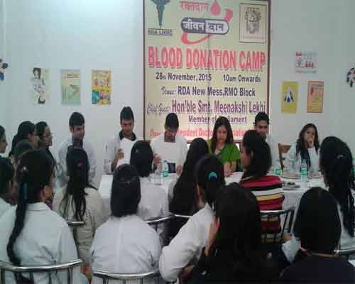 New Delhi: Resident doctors fill up dried blood bank