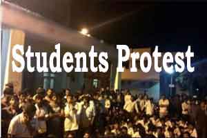 Protest by MBBS students at Hi-Tech Medical College over admission row in SRMC