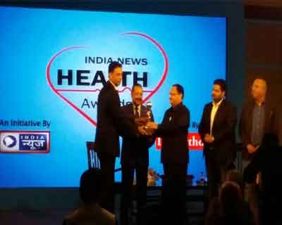 Dr Dharminder Nagar adjudged Healthcare Entrepreneur of the Year 2016 at India News Health Awards
