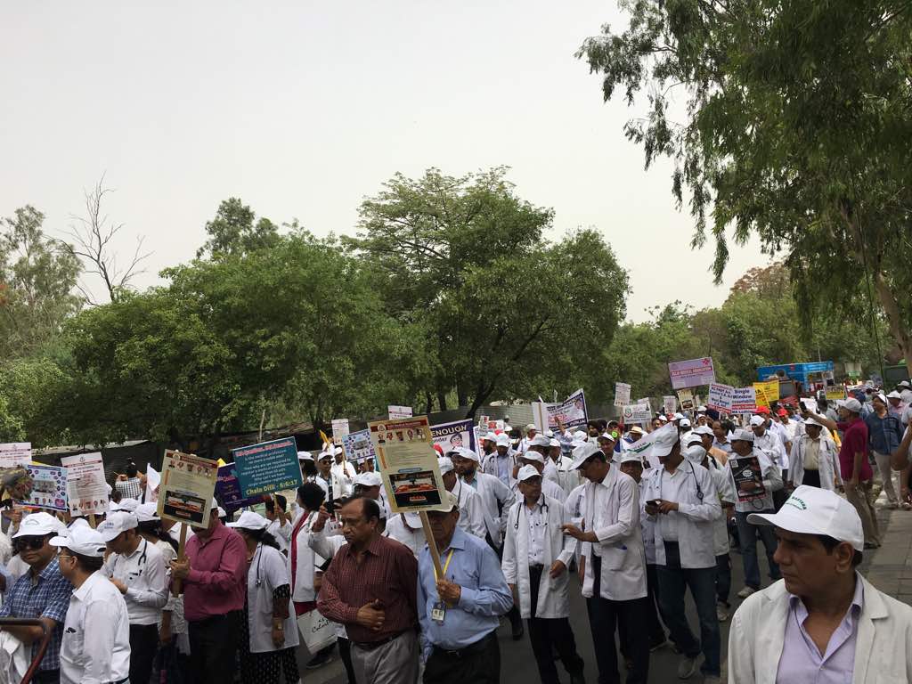 Dilli Chalo: 10,000 Doctors Protest against atrocities faced by medical fraternity