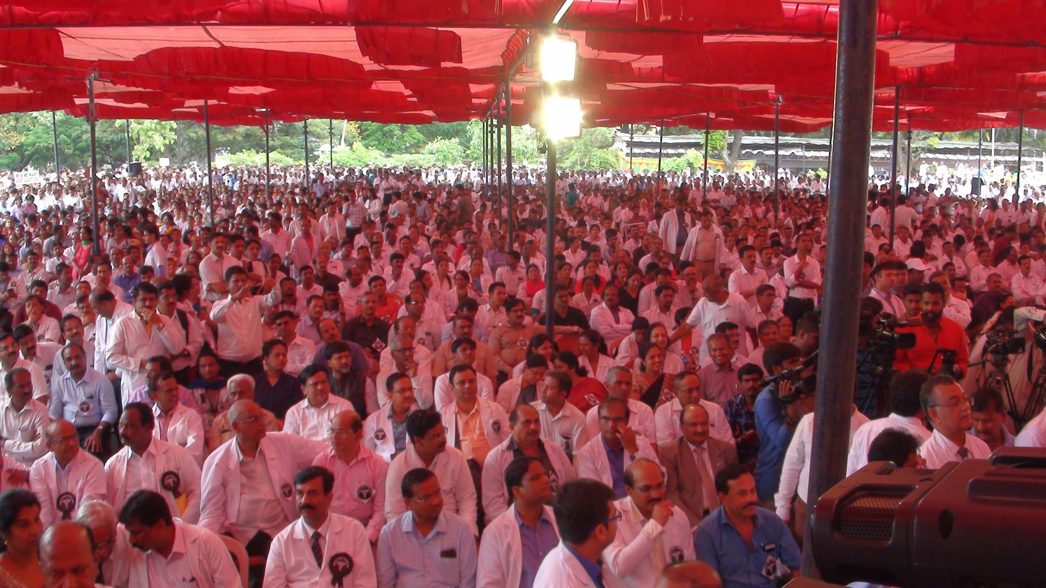 Hospitals shut, Doctors on Street against Karnataka Private Establishment Bill