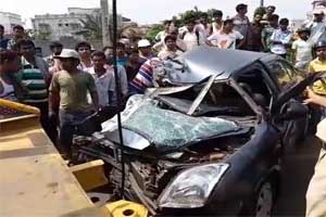 Unfortunate: Car with Oncologists Collides with Dumper; one dead, one Critical