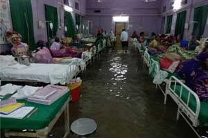 Rain water floods Maharashtra hospital; notice issued to officials