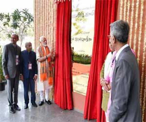 PM Modi inaugurates state-of-the-art 201 bedded Hospital in Surat