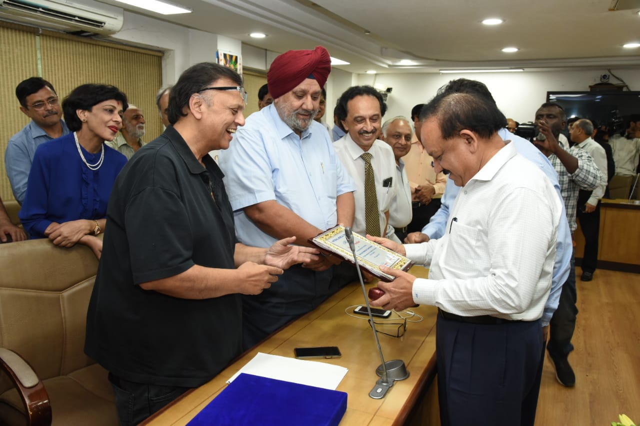 Dr prem Aggarwal with Dr Harsh Vardhan